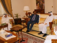 وزير الموارد المائية السوداني يجتمع مع سفير قطر