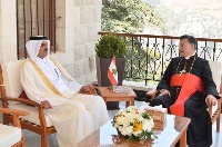 البطريرك الماروني اللبناني يجتمع مع سفير قطر 