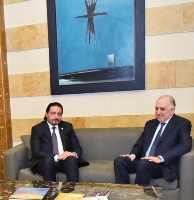 وزير الداخلية والبلديات اللبناني يجتمع مع سفير قطر