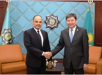 النائب العام الكازاخستاني يجتمع مع سفير قطر