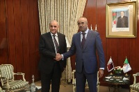 وزير الداخلية الجزائري يجتمع مع سفير قطر 
