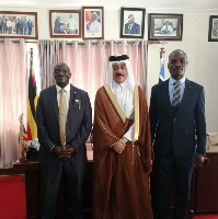 وزير الأشغال والنقل الأوغندي يجتمع مع سفير دولة قطر