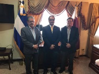 نائب وزير العلاقات الخارجية السلفادوري يجتمع مع القائم بالأعمال القطري