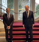 Minister President of Lower Saxony in Germany Meets Qatar's Ambassador