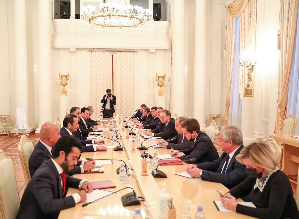 نائب رئيس مجلس الوزراء وزير الخارجية يجتمع مع وزير الخارجية الروسي