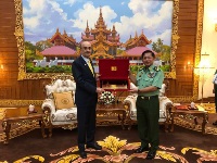 القائد العام للجيش في ميانمار يجتمع مع سفير قطر