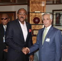 وزير الدولة للشؤون الخارجية يجتمع مع رئيس وزراء أنتيغوا وباربودا