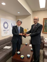مساعد وزير الخارجية الياباني يجتمع مع سفير دولة قطر
