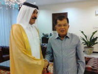 نائب الرئيس الاندونيسي يجتمع مع سفير دولة قطر