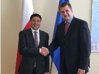 مسؤول بولندي يجتمع مع سفير قطر 