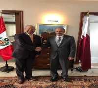 سفير دولة قطر يجتمع مع رئيس رابطة الصداقة البرلمانية البيروفية القطرية 
