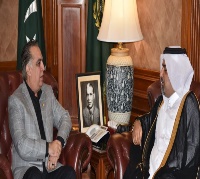 حاكم إقليم السند الباكستاني يجتمع مع قنصل دولة قطر في كراتشي