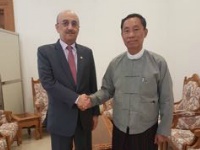 مسؤولان في ميانمار يجتمعان مع سفير قطر