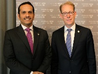 وزير الخارجية يلتقي النائب الأول لرئيس البرلمان السويدي