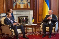 رئيس البرلمان الأوكراني يجتمع مع سفير دولة قطر