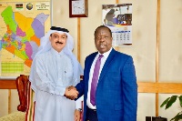وزير الداخلية الكيني يجتمع مع سفير دولة قطر