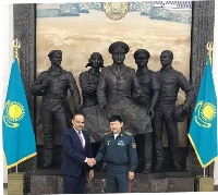 نائب وزير الدفاع الكازاخستاني يجتمع مع سفير قطر