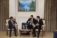 الأمين العام لوزارة الخارجية يجتمع مع نائب رئيس الوزراء القيرغيزي للشؤون الاقتصادية