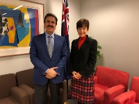 مسؤولة استرالية تجتمع مع سفير قطر