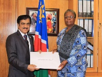 نائبة رئيس مجلس وزراء ناميبيا تتسلّم نسخة من أوراق اعتماد سفير دولة قطر