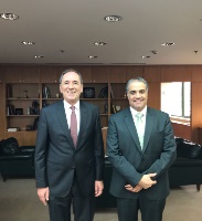 وزير البيئة والطاقة اليوناني يجتمع مع سفير قطر