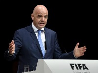 رئيس الفيفا يؤكد أن كأس العالم 2022 في قطر ليست مهددة
