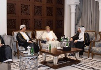 نائب رئيس مجلس الوزراء وزير الخارجية يعقد جلسة مباحثات مع الوزير المسؤول عن الشؤون الخارجية بسلطنة عمان