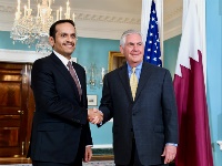 وزير الخارجية يجتمع مع نظيره الأمريكي