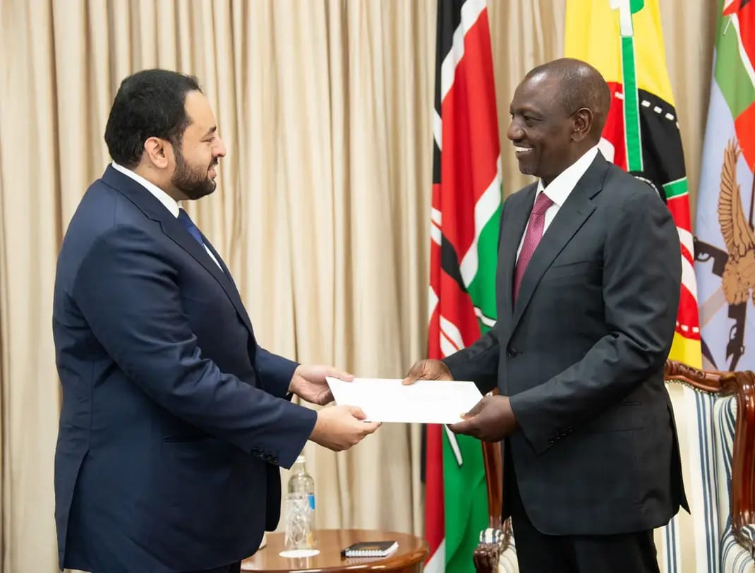 HH the Amir Sends Written Message to President of Kenya