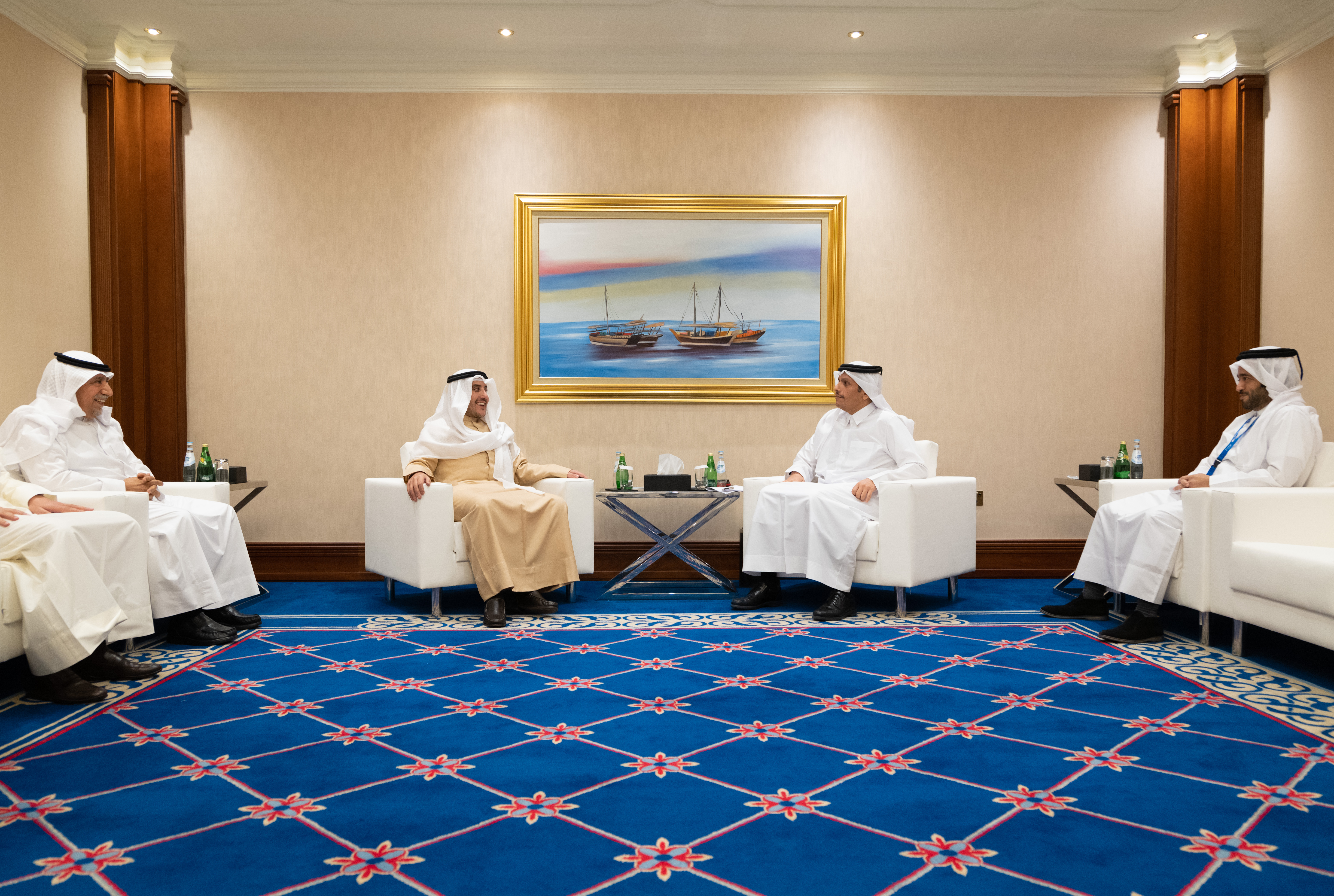 نائب رئيس مجلس الوزراء وزير الخارجية يجتمع مع وزير الخارجية الكويتي