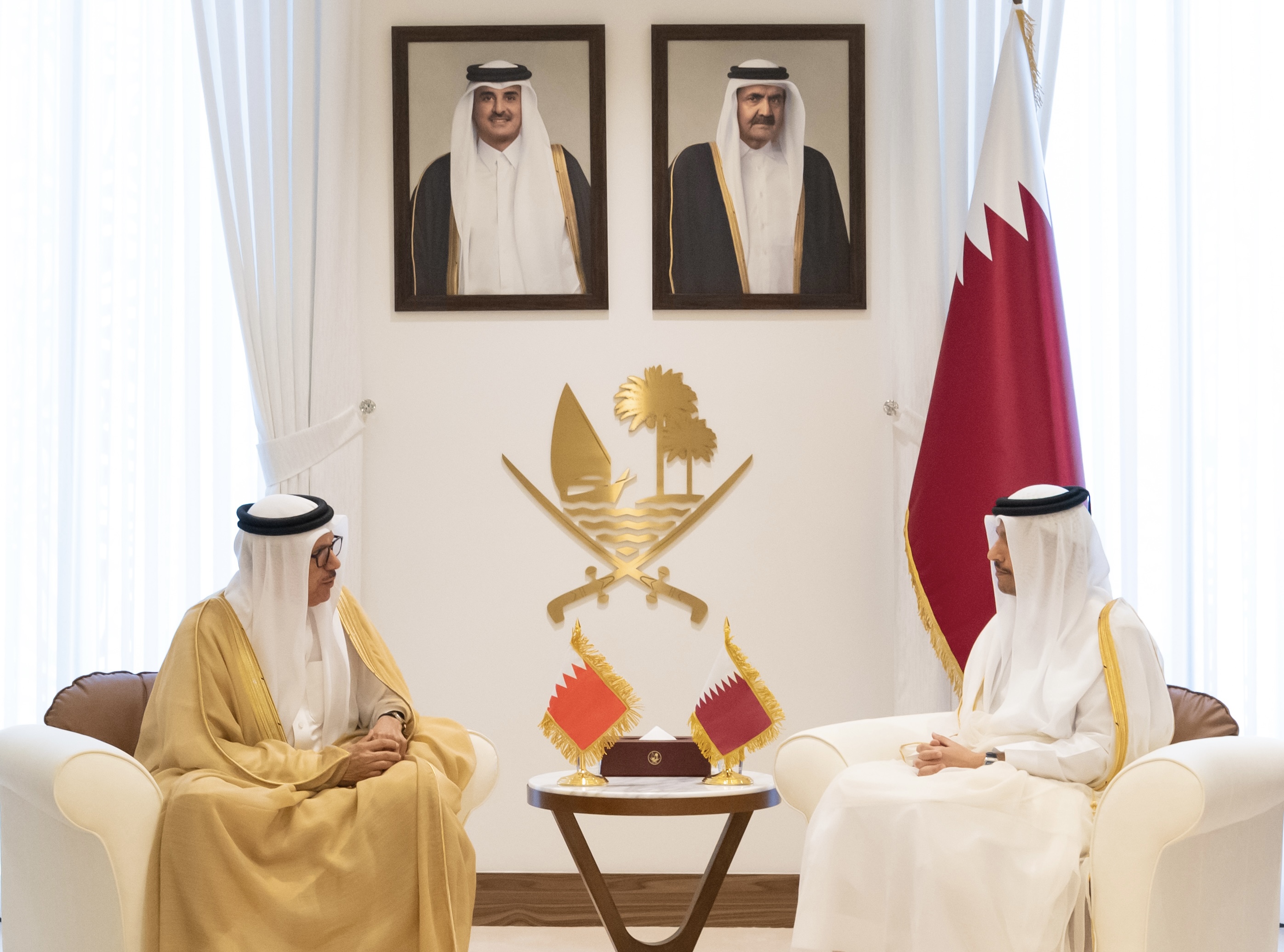 رئيس مجلس الوزراء وزير الخارجية يستقبل وزير الخارجية البحريني 