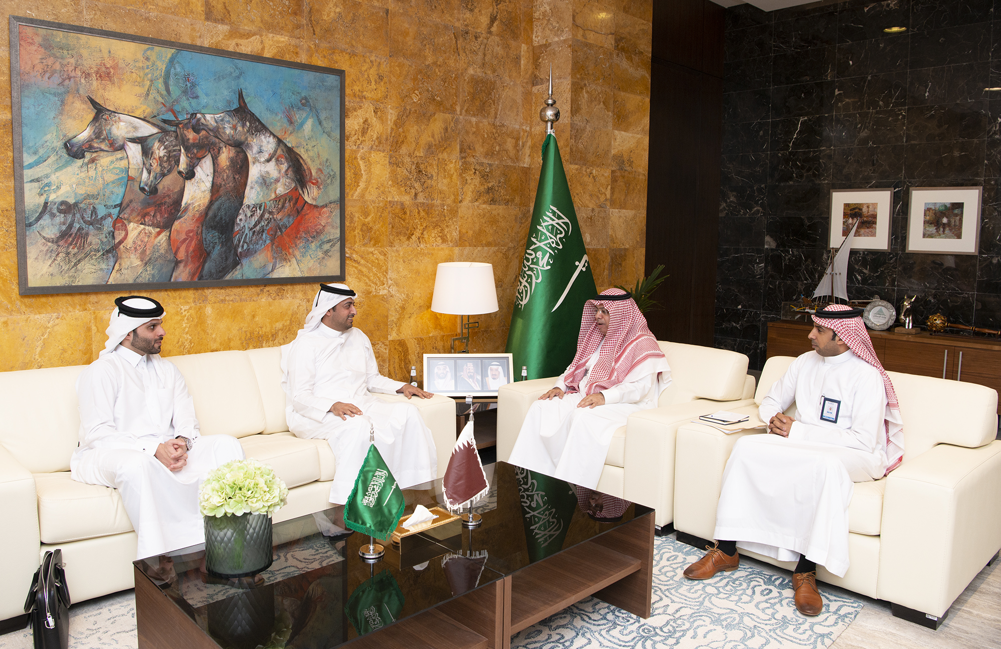 رئيس الهيئة العامة للطيران المدني في السعودية يجتمع مع سفير دولة قطر 