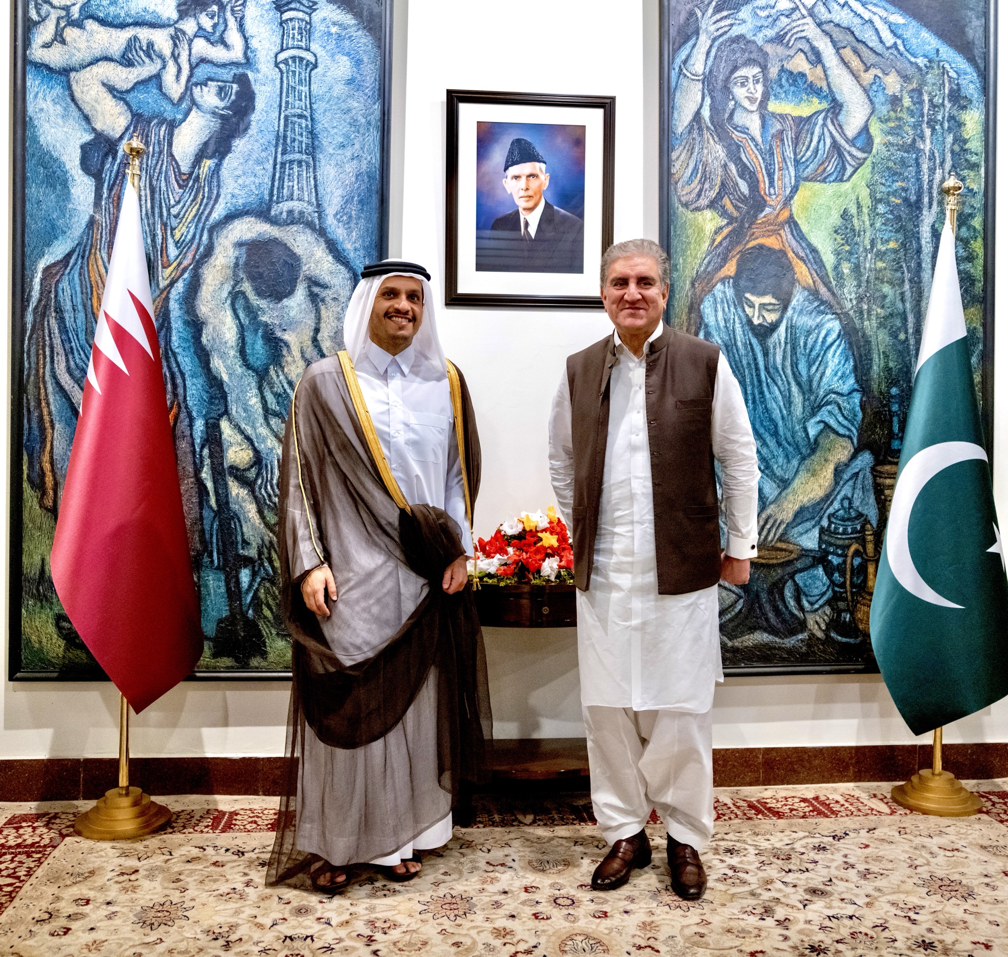 نائب رئيس مجلس الوزراء وزير الخارجية يجتمع مع وزير الشؤون الخارجية ورئيس الأركان الباكستانيين