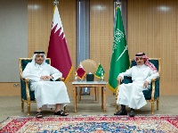 نائب رئيس مجلس الوزراء وزير الخارجية يجتمع مع وزير الخارجية السعودي