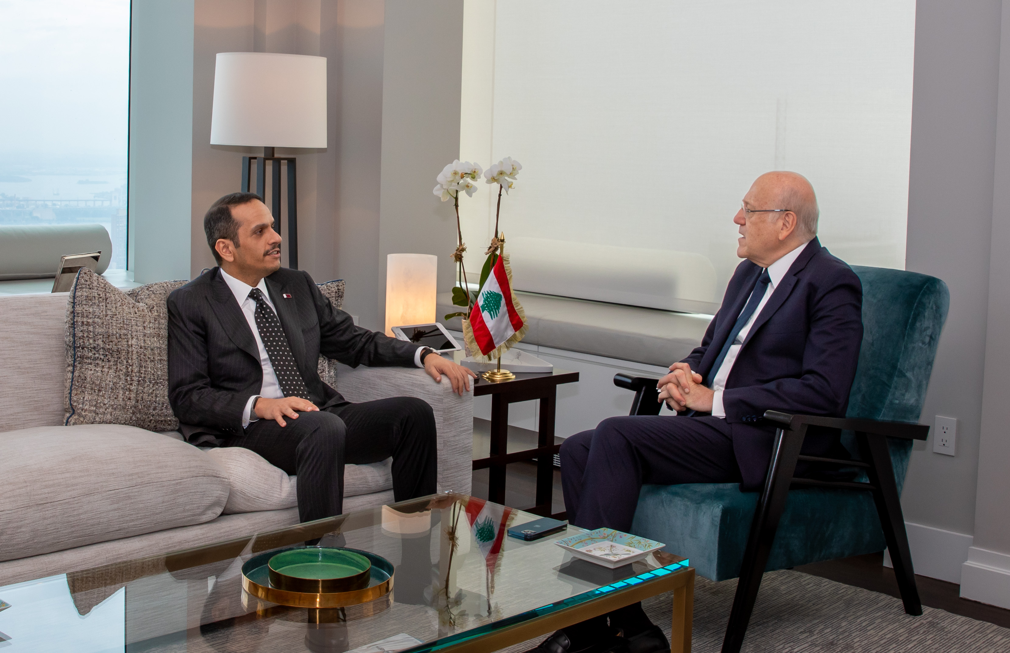 رئيس الوزراء اللبناني يجتمع مع نائب رئيس مجلس الوزراء وزير الخارجية