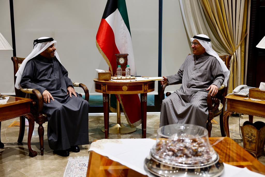 نائب وزير الخارجية الكويتي يجتمع مع سفير دولة قطر