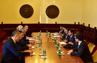 الأمين العام لوزارة الخارجية يجتمع مع وزير الخارجية الصربي