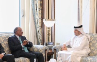 نائب رئيس مجلس الوزراء وزير الخارجية يجتمع مع وزير الشؤون الداخلية والقانون السنغافوري