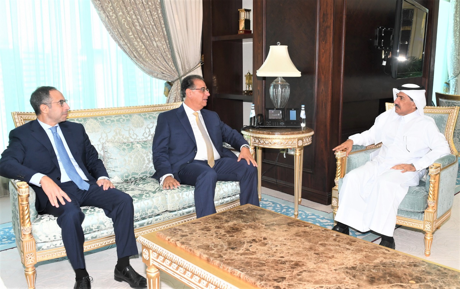 الأمين العام لوزارة الخارجية يجتمع مع مساعد وزير الخارجية ومدير المراسم بوزارة الخارجية المصرية