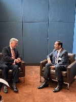 نائب رئيس مجلس الوزراء وزير الخارجية يجتمع مع مستشار الأمن القومي الأمريكي