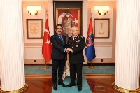 القائد العام لقوات الجندرما التركية يجتمع مع سفير دولة قطر