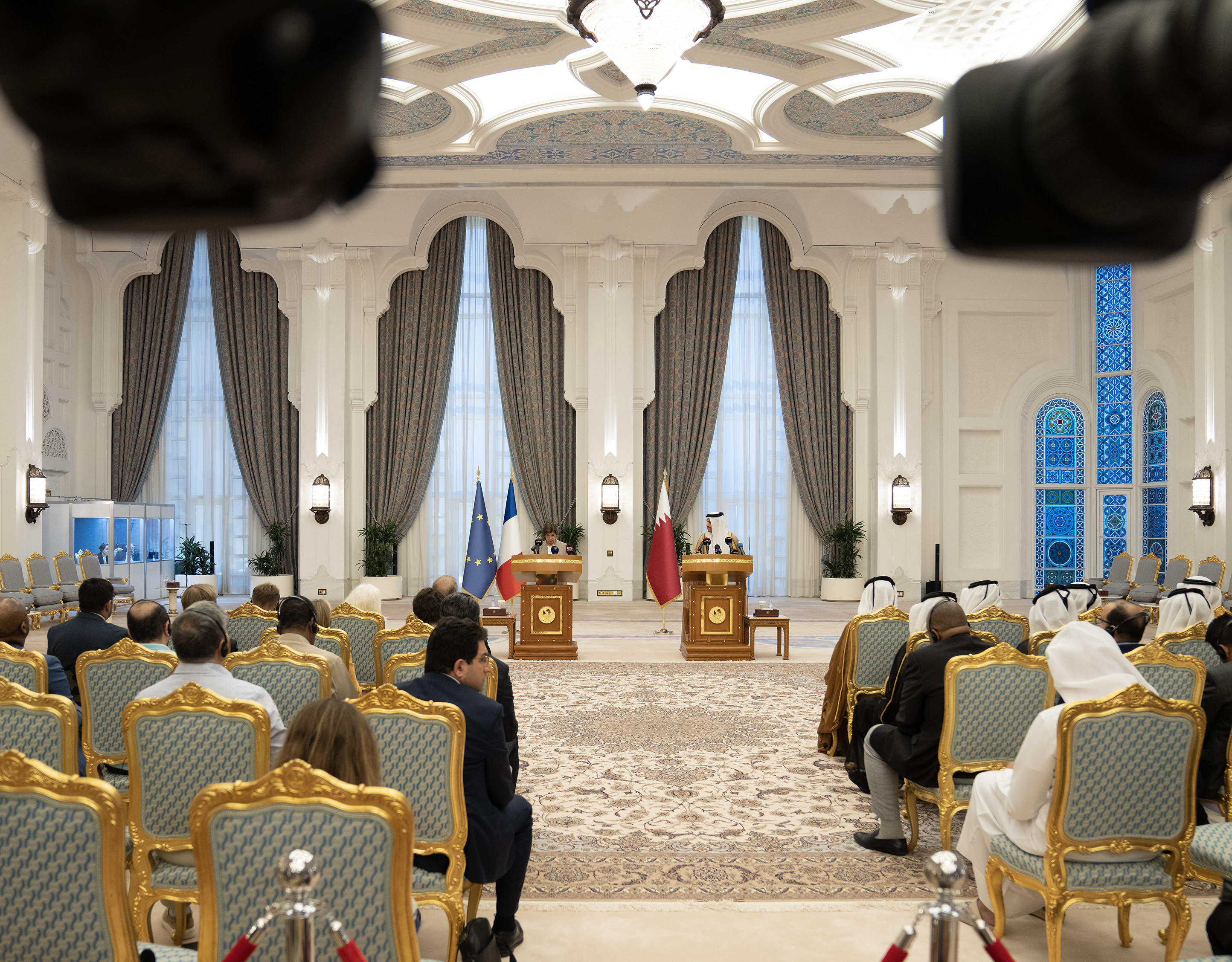 رئيس مجلس الوزراء وزير الخارجية: علاقاتنا مع فرنسا تتميز بالتجانس التام والتقارب في المواقف والتنسيق المستمر