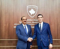 وزير التجارة والصناعة في كوسوفو  يجتمع مع سفير قطر