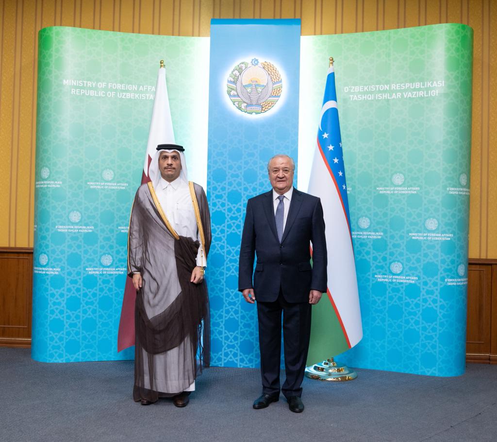 نائب رئيس مجلس الوزراء وزير الخارجية يجتمع مع وزير خارجية أوزبكستان