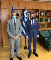 وزير البيئة والطاقة اليوناني يجتمع مع سفير قطر