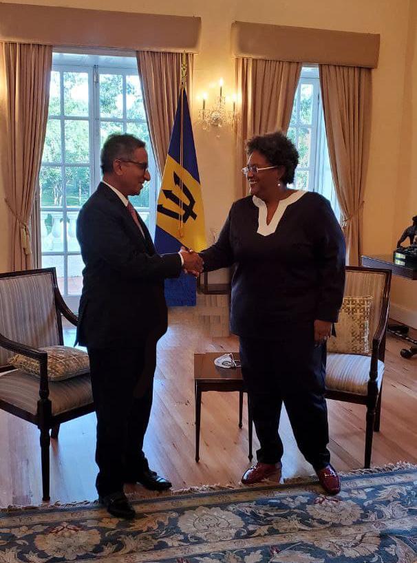 The Prime Minister of the Republic of Barbados receives the Ambassador of the State of Qatar
