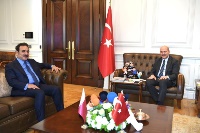 وزير الداخلية التركي يجتمع مع سفير دولة قطر