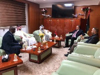 وزير المواصلات الليبي يجتمع مع سفير دولة قطر 
