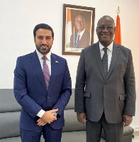 وزير الدفاع بجمهورية كوت ديفوار يجتمع مع سفير دولة قطر