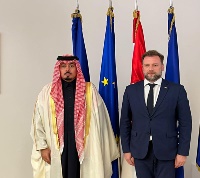 وزير الدفاع الكرواتي يجتمع مع سفير دولة قطر